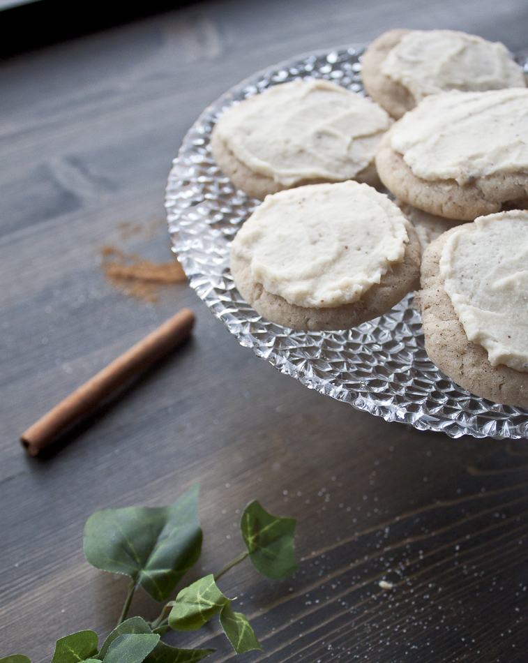 simple sugar cookies with eggnog icing