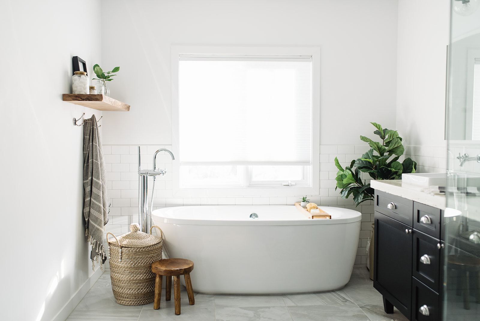 modern bathroom design, black and white bathroom