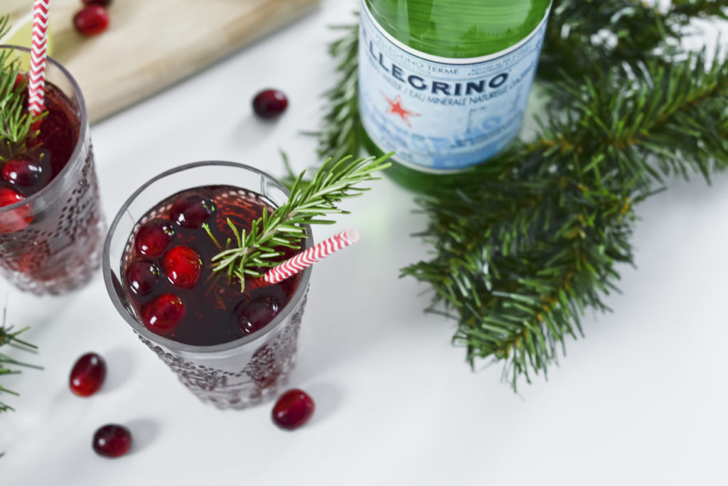 Rosemary Infused Cranberry Mocktail, Christmas cocktail, rosemary drink recipe