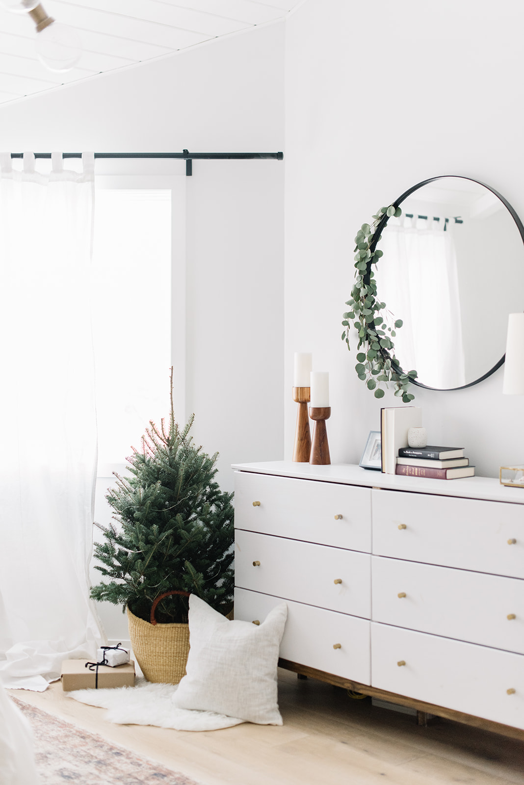 Modern Minimal Holiday Decor, neutral Christmas decor