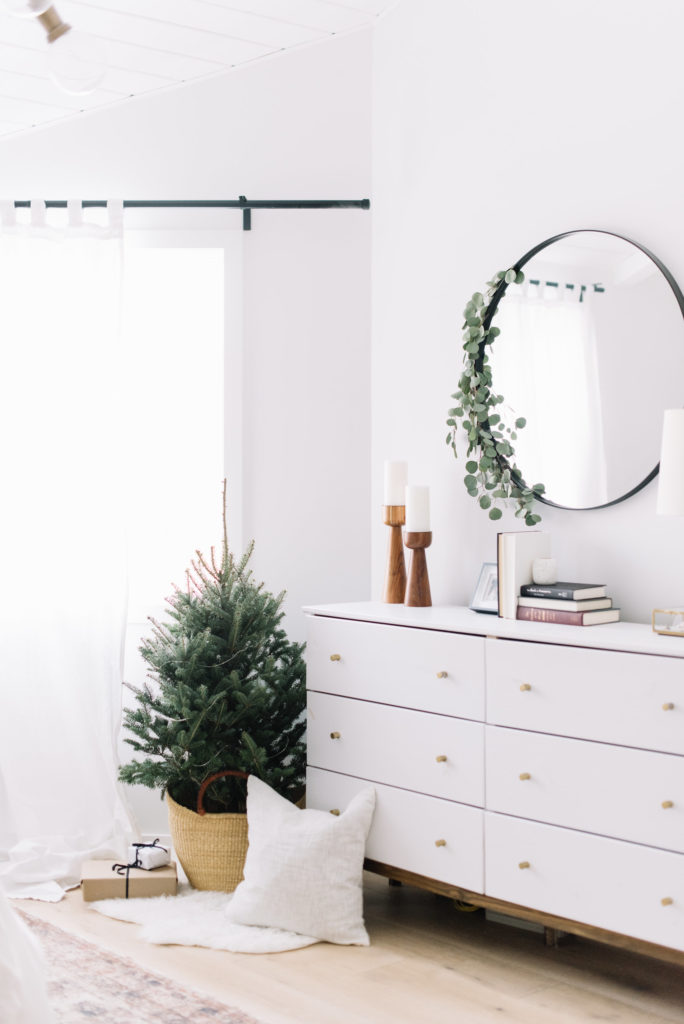 Modern Minimal Holiday Home Tour, holiday decor, minimal holiday decor, Scandinavian holiday decor