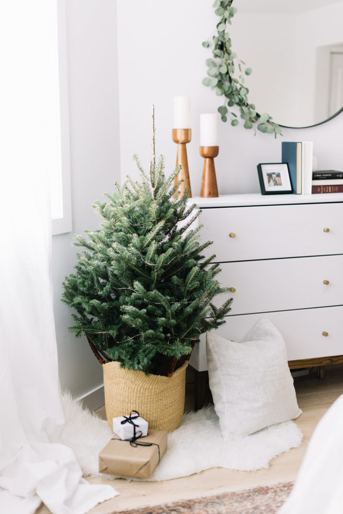 Modern Minimal Holiday Home Tour, holiday decor, minimal holiday decor, Scandinavian holiday decor