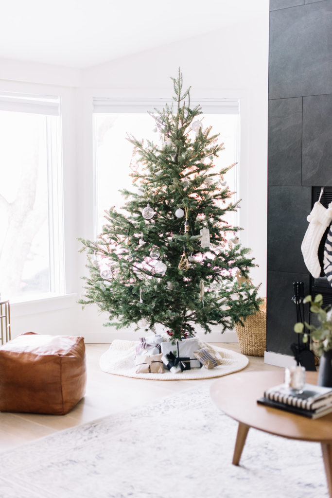 Modern Minimal Holiday Home Tour, holiday decor, minimal holiday decor, Scandinavian holiday decor