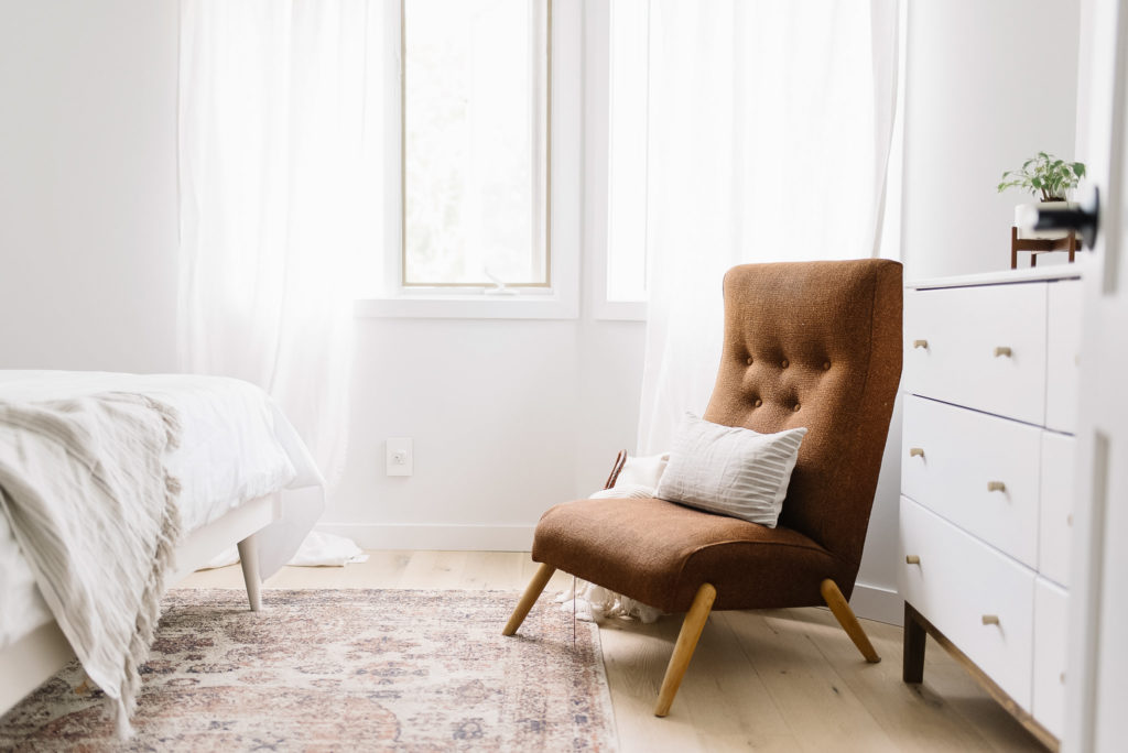 minimalist bedroom, bedroom refresh, master bedroom design, king bed pillow