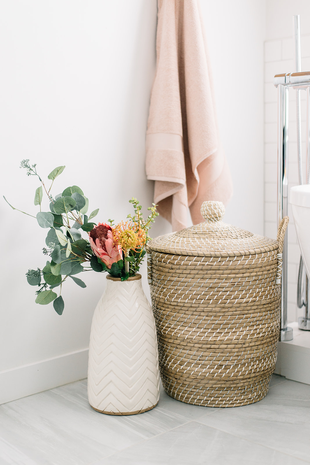 spring decor, spring home refresh, bathroom botanicals, laundry hamper 