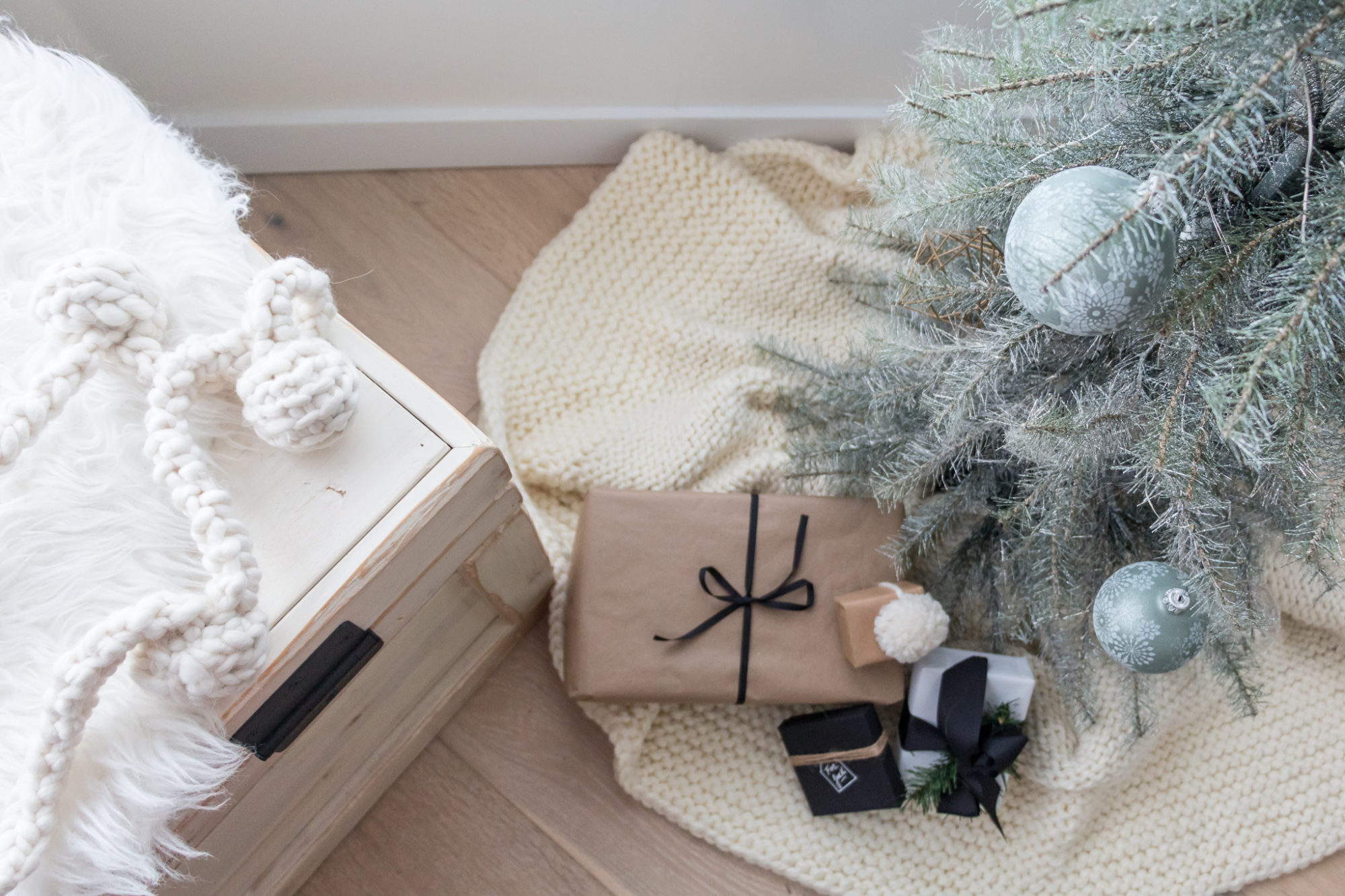 holiday hosting, holiday decor