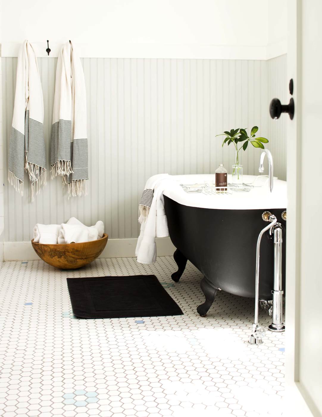 bathroom design inspiration - black tub
